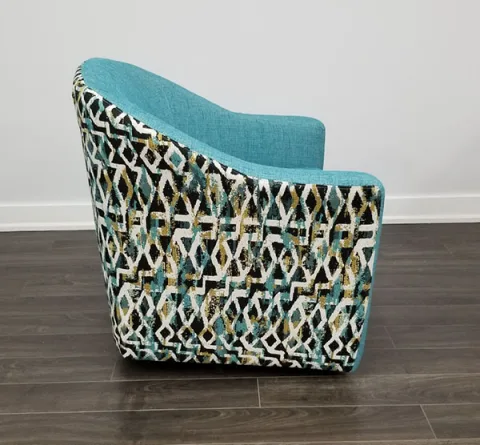 Room Chair-7 — Room chair in leather, with tufted detailing