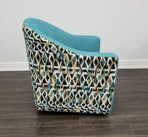Room Chair-7 — Room chair in leather, with tufted detailing