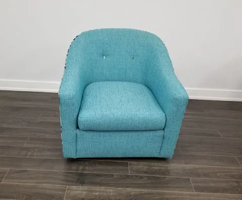 Room Chair-8 — Room chair in leather, with tufted detailing