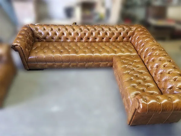 Sectional-14 — Sectional in leather, with tufted detailing and a hardwood frame