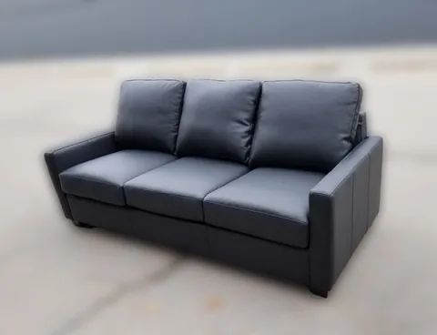 Sofa-17 — Sofa in leather, with a hardwood frame