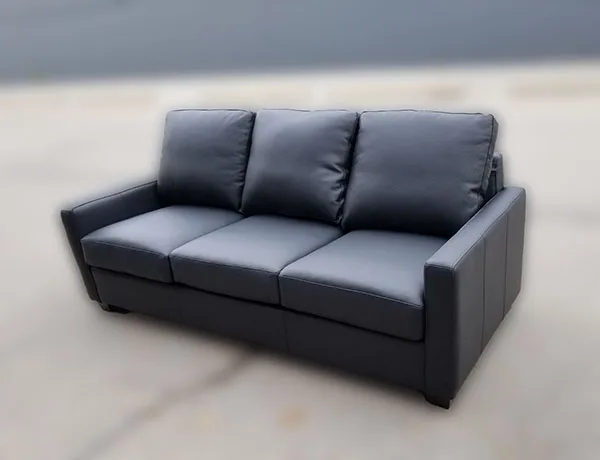 Sofa-17 — Sofa in leather, with a hardwood frame