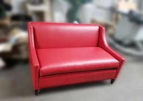 Sofa-19 — Sofa in leather, with a hardwood frame