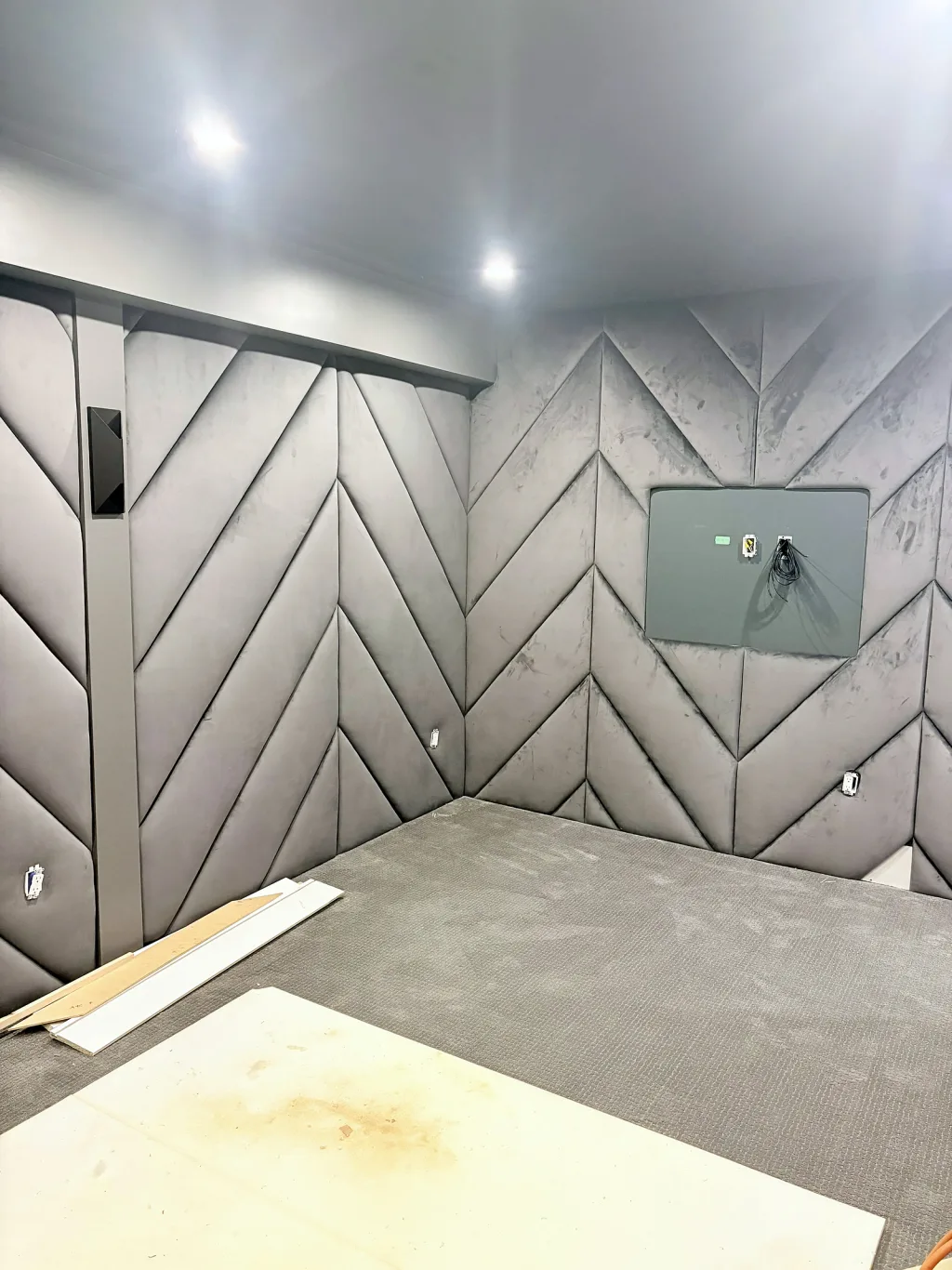 The corner where two panelled walls meet, with the screen backing board mounted between them